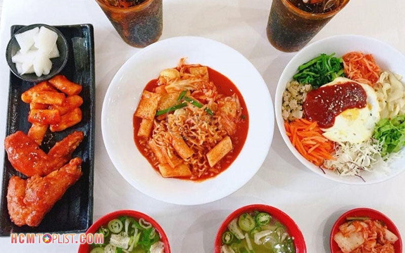 monkey-in-black-cafe-hcmtoplist