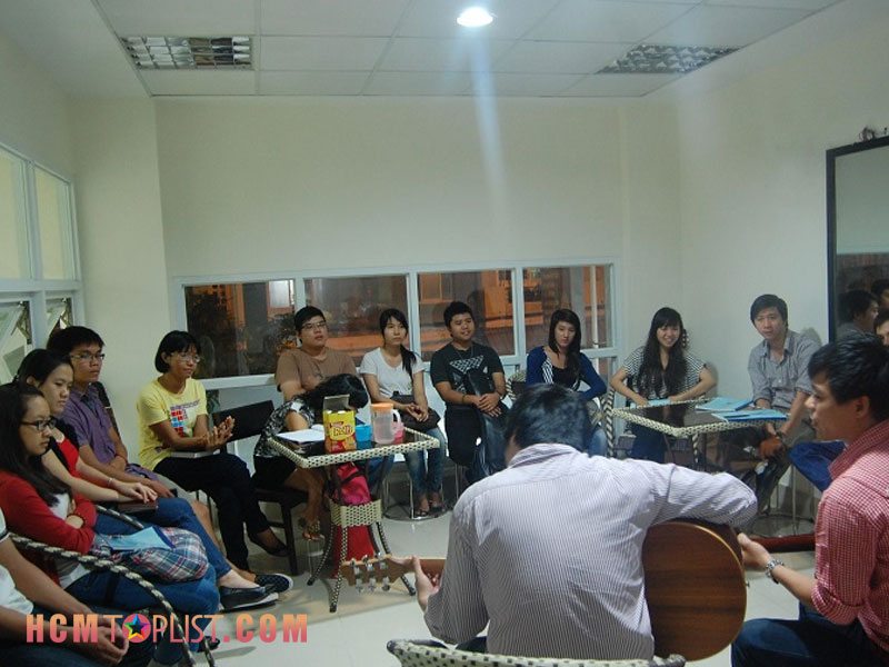 truong-dao-tao-ca-si-o-tphcm-suoi-nhac-hcmtoplist