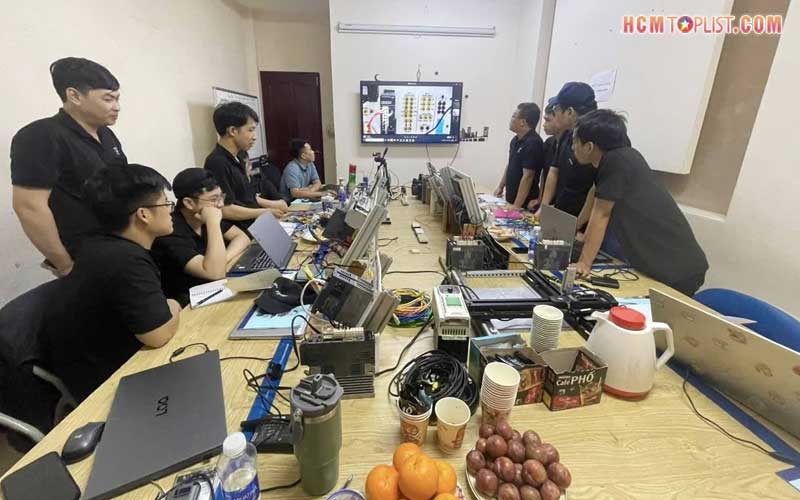 Trung-tam-plc-topone-hcmtoplist