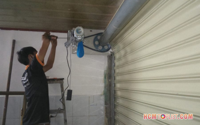 Cua-cuon-quoc-tuan-hcmtoplist