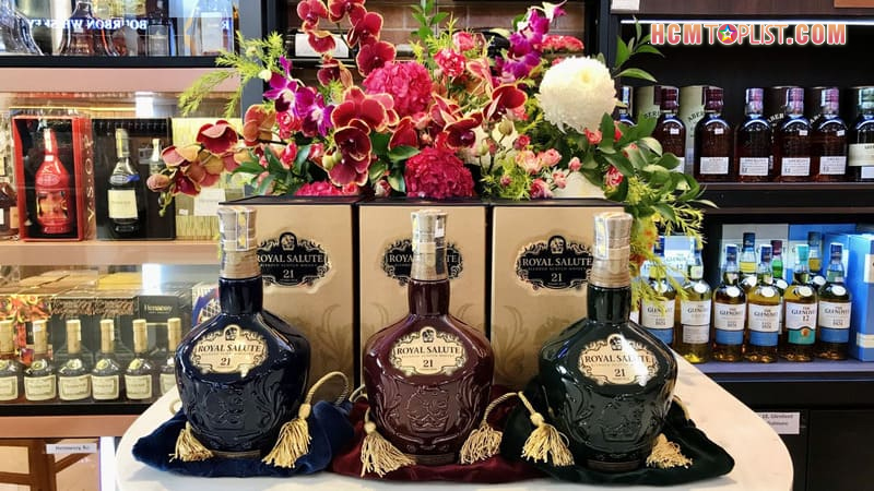 Vi-the-cua-chivas-21-nam-royal-salute-tren-thi-truong-ruou-ngoai