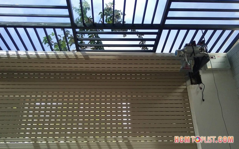Dai-ly-cua-cuon-austdoor-ho-chi-minh-hcmtoplist