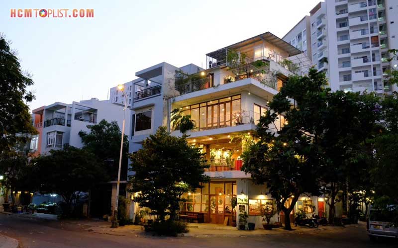 The-lib-coffee-and-books-hcmtoplist