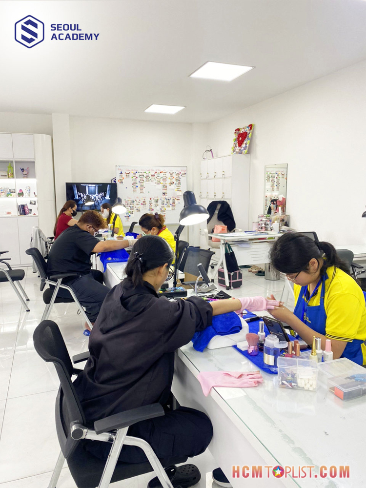 Hoc-nail-co-kho-khong-dao-tao-nail-chuyen-nghiep-tai-seoul-academy-1