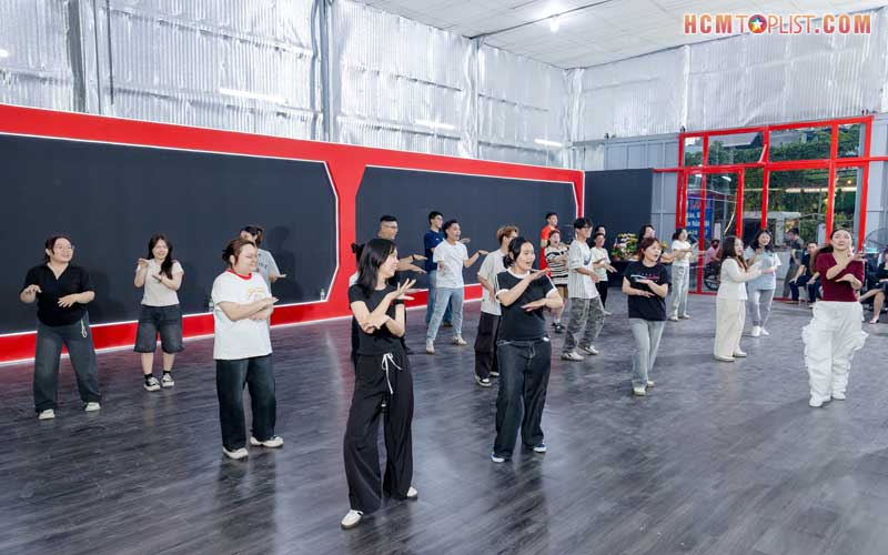 Dke-dance-studio-hcmtoplist