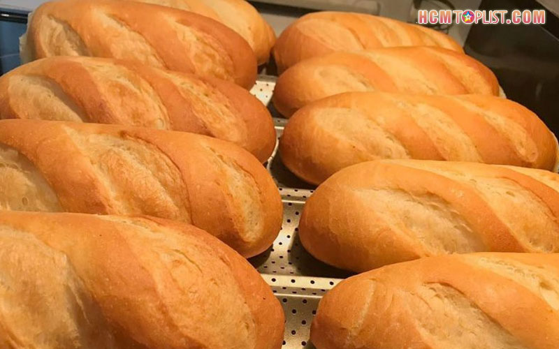 Lo-banh-mi-ngon-1-hcmtoplist