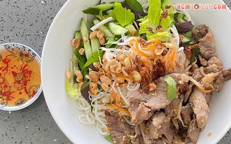 Phuong-phap-danh-gia-bun-thit-xao-ngon-hcmtoplist