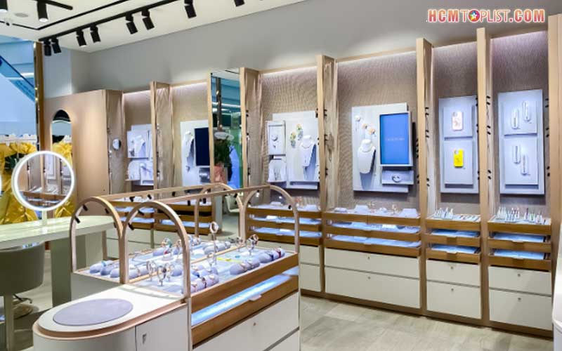 Swarovski-vincom-center-landmark-81-hcmtoplist