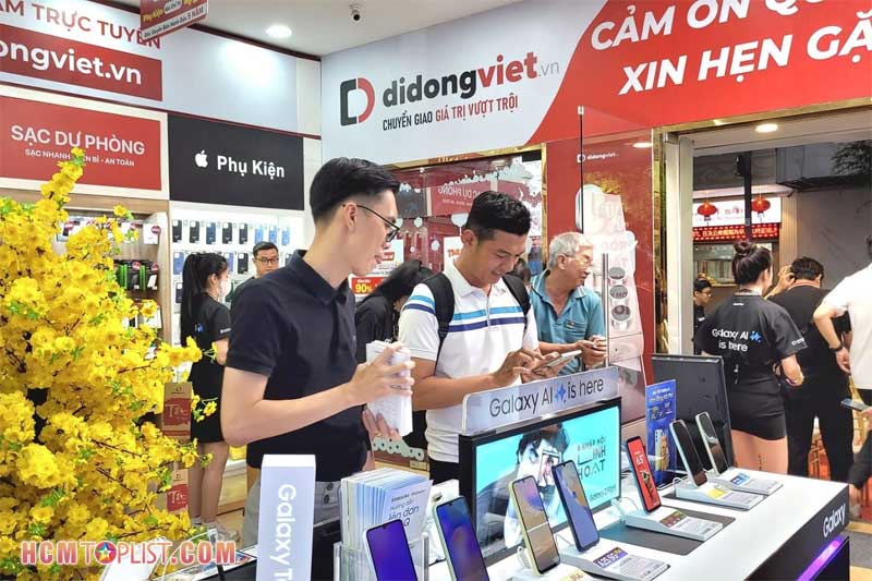 Chi-nhanh-di-dong-viet-nhan-dat-coc-galaxy-z-fold8-va-z-flip8-gia-tot-4