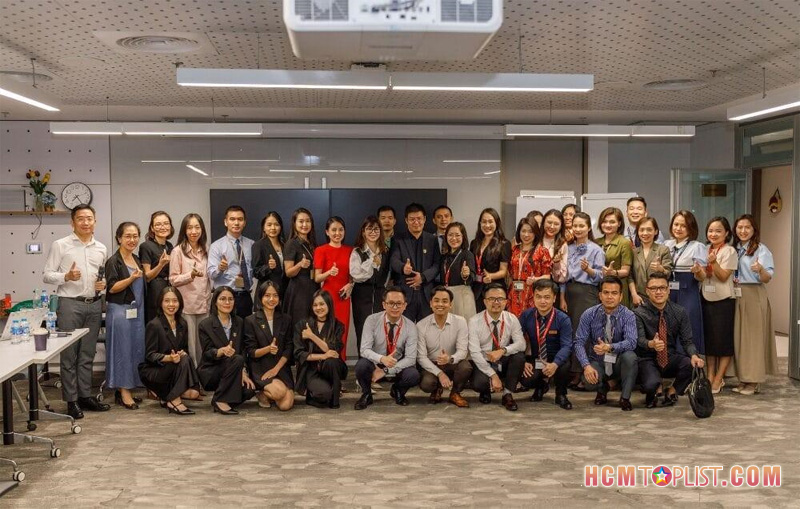 Doi-ngu-chuyen-vien-si-group