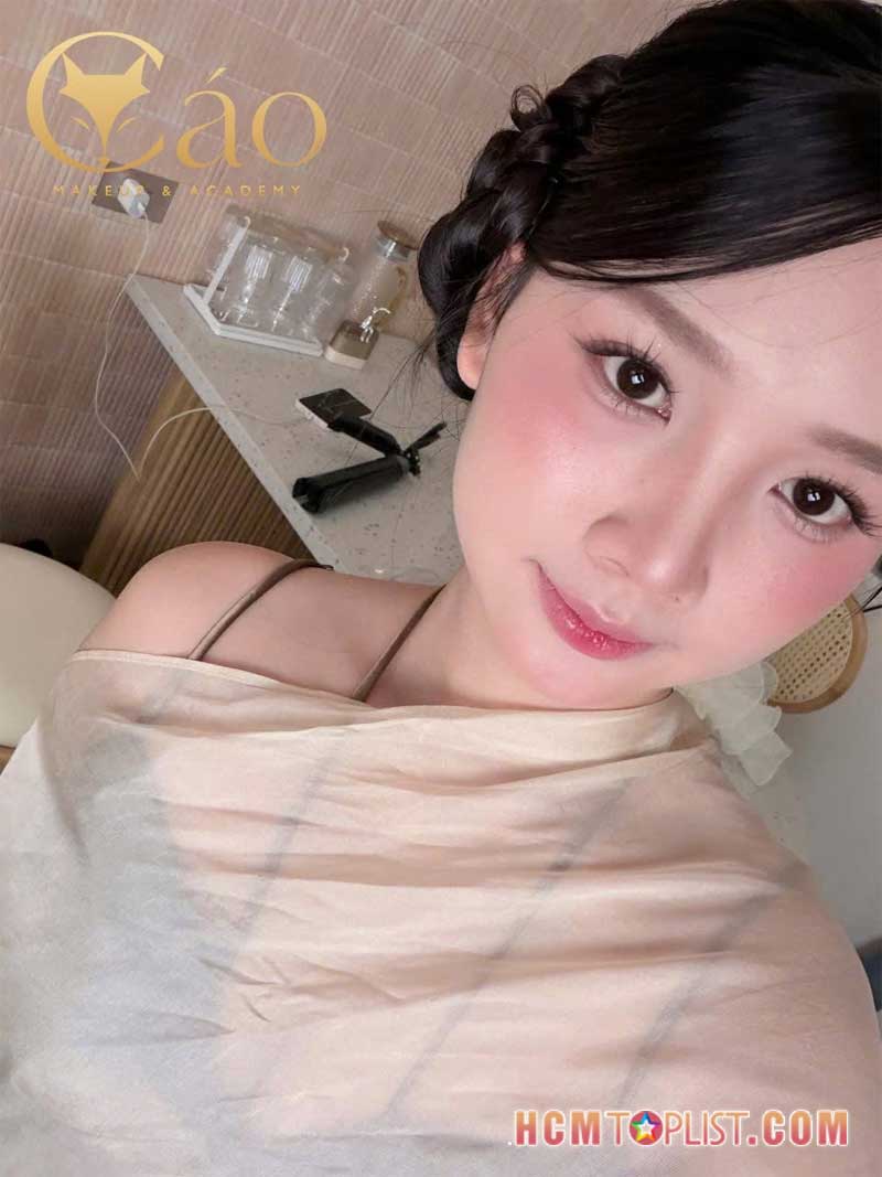 Hoc-makeup-ca-nhan-1-kem-1-xu-huong-lam-dep-chu-dong-5